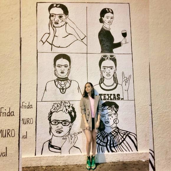 Meet your Posher, Lorena - Picture 2 of 2